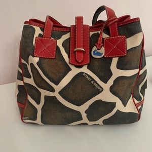 Dooney and bourke purse in good condition